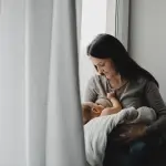  De acuerdo con la encargada del Programa de Ciclo Vital, la lactancia también fortalece el instinto protector y el apego en la madre. , Freepik