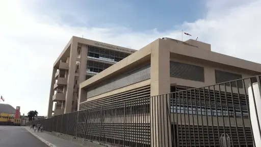 Reo se fuga armado desde hospital de Arica: Gendarmería despliega intensa búsqueda