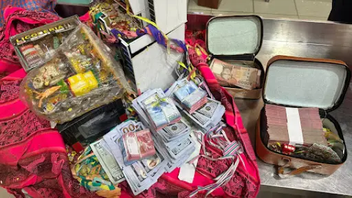 Aduanas incauta casi 500 mil dólares sin declarar y detecta millonaria falsificación en Colchane