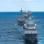 Su paso por la esclusa de Pedro Miguel, cerca de las 21:30 horas locales, fue seguido con sorpresa por visitantes en el área., Petty Officer 2nd Class Maxwell Orlosky