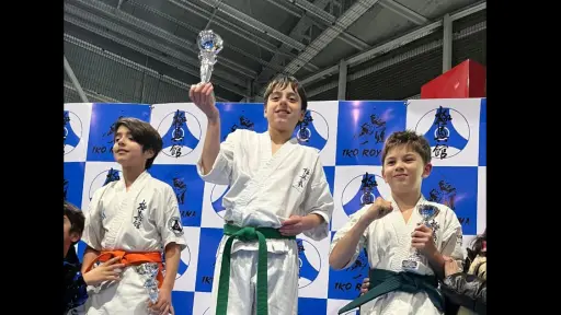 Senshi Dojo luce con orgullo a sus dos campeones sudamericanos en torneo de artes marciales
