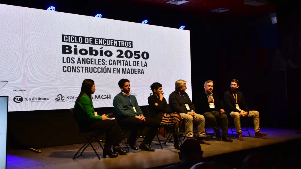 Frane Zilic, Cazú Zegers, Mario Zerega, Henri Jaspard y Geth Wandersleben, fueron parte del panel de conversación del tercer encuentro del Ciclo Biobio 2050, denominado “Los Ángeles, capital de la construcción en madera”., Diario La Tribuna
