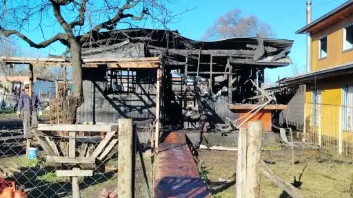 Organizan gran baratillo benéfico en apoyo a familia afectada por incendio en Villa Mercedes