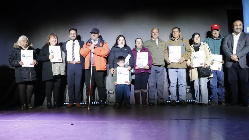 En la oportunidad se entregaron más de 123 títulos de dominio a familias angelinas., Municipalidad de Los Ángeles