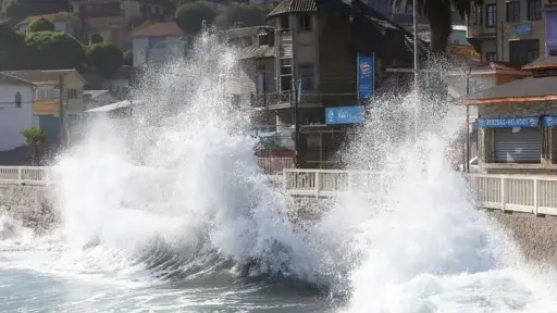 Armada emite alerta por marejadas anormales: se prevé alto impacto en el borde costero del país