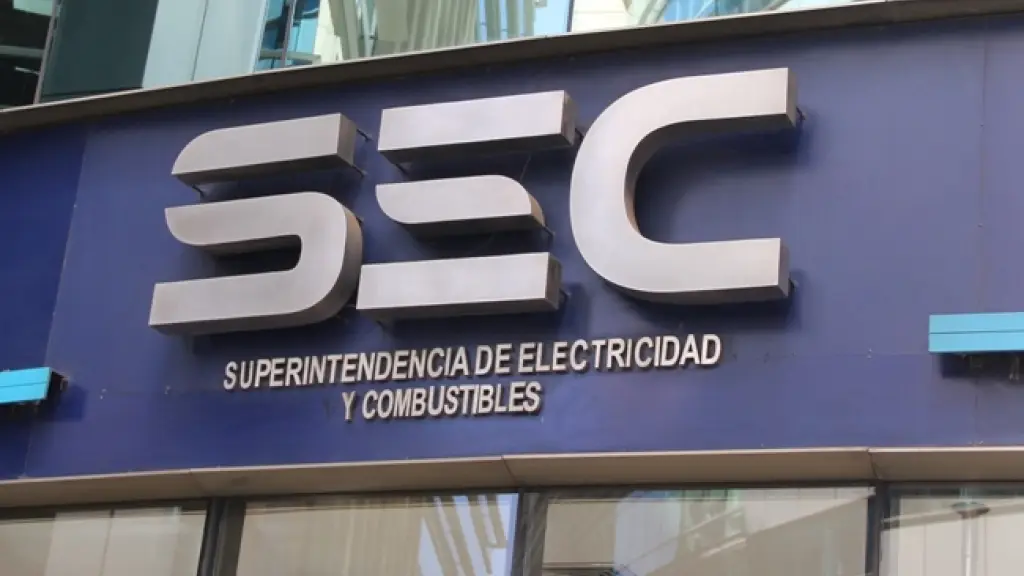 La CGE cuenta con un plazo legal de 15 días hábiles desde la notificación de los oficios para presentar sus descargos., contexto