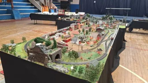 Yumbel recibe exposición gratuita de ferromodelismo con maquetas a escala e información sobre el mundo ferroviario