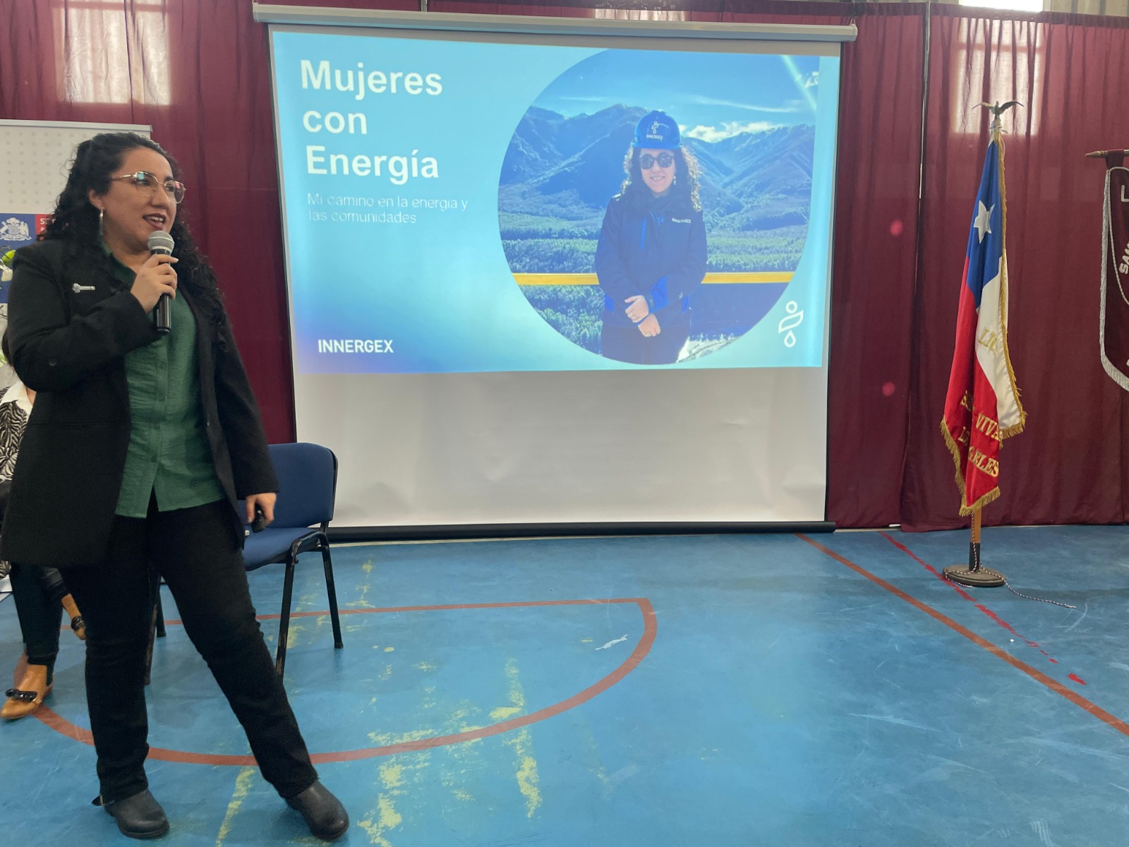 Vanessa Muñoz durante conversatorio  / Seremi de Energía