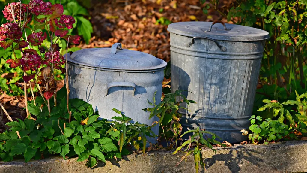 bote de basura, basura, desperdicio, vintage basura, nostalgia, cubo de basura de metal gris, Pixabay