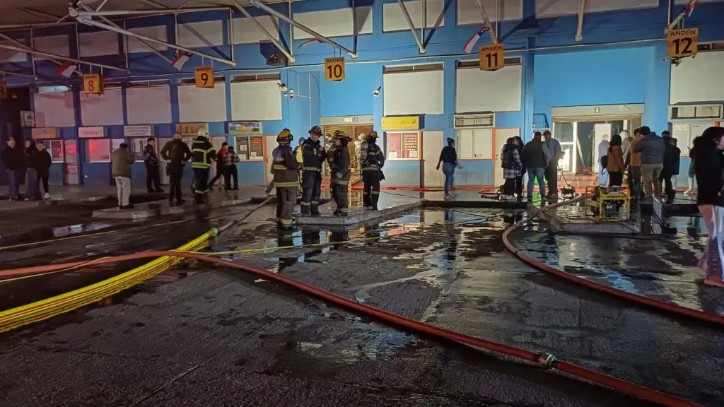 Incendio controlado esta noche, Diario La Tribuna