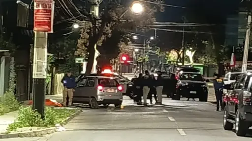 Hombre muere baleado al interior de un vehículo en Lo Prado