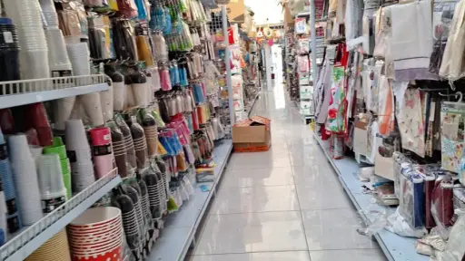 Violento robo en Mall Chino de Negrete termina con sus dueños agredidos