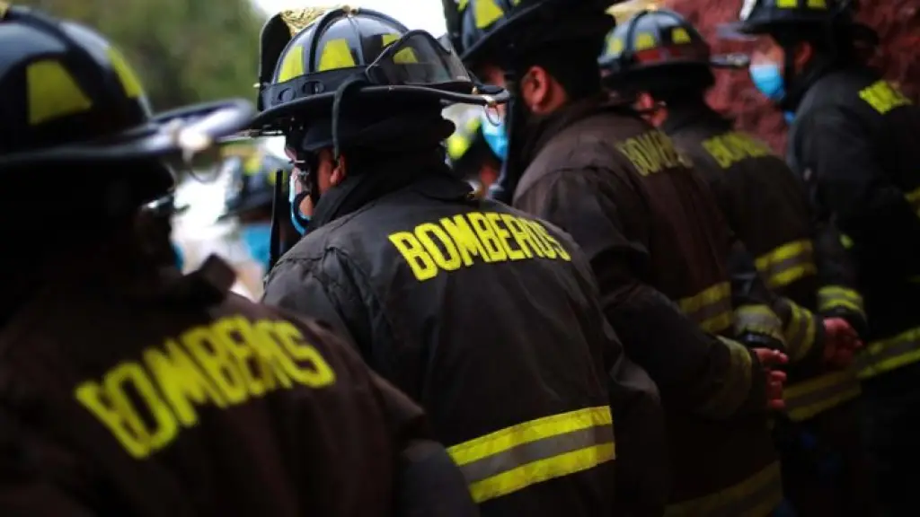 Adulto mayor fue rescatado desde una zanja en Los Ángeles, Bomberos de Los Ángeles