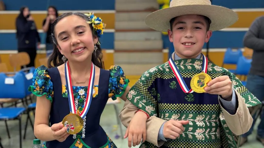 Agustina Molina Salgado y Bastián González Henríquez, ambos de quinto básico, son los campeones provinciales de cueca escolar en la categoría huasa., cedida