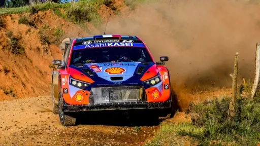 Fourmaux lidera el Rally de Chile Biobío en la primera jornada con mínima ventaja sobre Thierry Neuville y Sébastien Ogier
