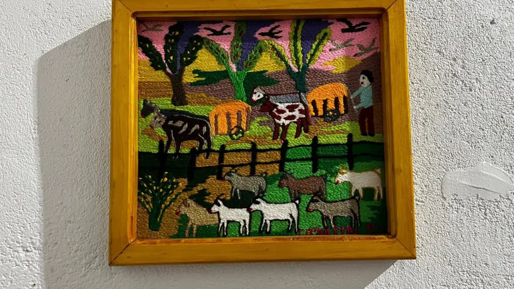 Las artesanas confeccionaron para este evento un lienzo de 20 metros cuadrados, compuesto por 42 paños ilustrativos del mundo del trabajo  / cedida