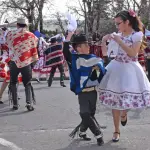Pie de cueca antes del desfile de los estudiantes, Diario La Tribuna