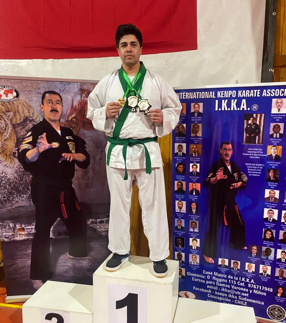 Elías Silva fue premiado en las tres categorías en las que participó. Su éxito lo dedicó a su fallecido mentor. / La Tribuna