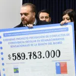 El convenio con la Superintendencia de Educación permitirá contratar mediadores en las tres provincias, beneficiando a más de 29 mil personas.
