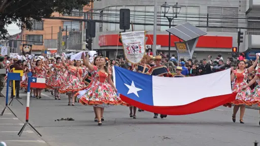 Con el Desfile de Estudiantes, Los Ángeles continúa hoy las celebraciones de Fiestas Patrias