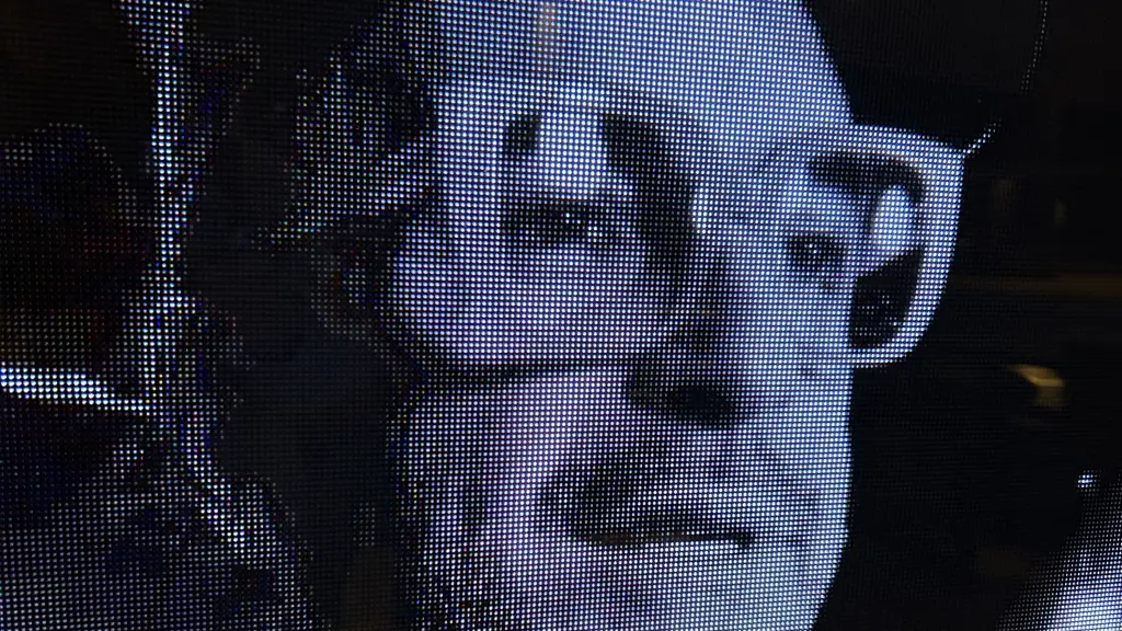 El comediante Jorge Alís en plena presentación a anfiteatro lleno de su show 