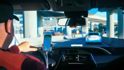 Conductores de aplicaciones sufren asaltos cada vez más violentos en Los Ángeles