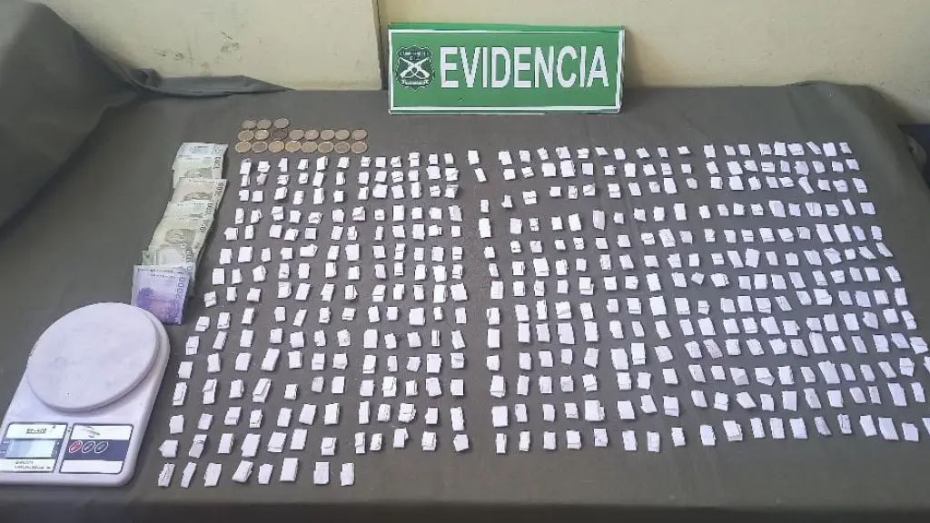 Más de 400 dosis fueron incautadas por Carabineros en la población Domingo Contreras Gómez., Cedida
