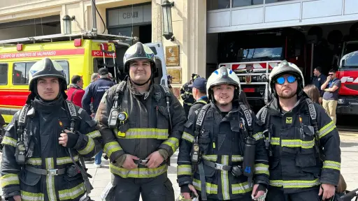 Bomberos de Los Ángeles participan en exigente competencia Valparaíso Cerro Arriba