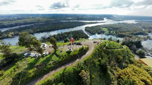 Negrete da inicio al Mes de la Patria con embanderamiento en Cerro Marimán 