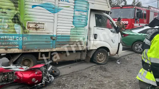 Accidente vehícular deja un fallecido y un herido de gravedad en Los Ángeles 