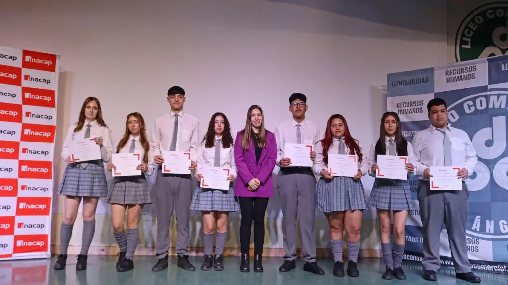 Esta iniciativa propicia que los estudiantes conozcan en qué se desempeñarán en el futuro, permitiéndoles tener una idea más clara sobre qué área elegir y conseguir una fluida inserción al mundo laboral.