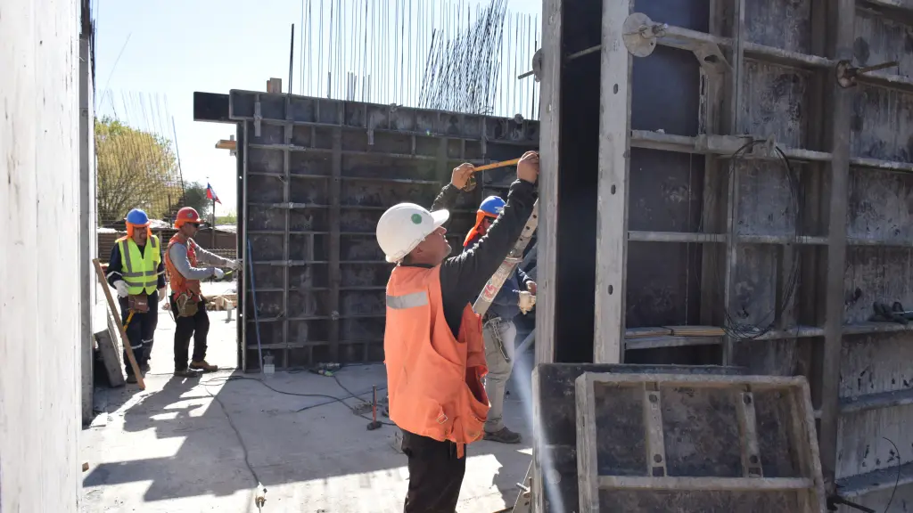 Construcción de COSAM en Los Ángeles., La Tribuna