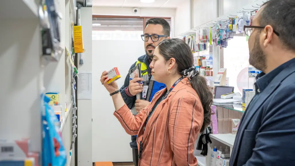 La iniciativa busca promover el almacenamiento seguro de medicamentos, entre otros aspectos., Seremi de Salud Biobío