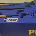 Droga y armas, además de diversas especies asociadas al delito, fueron incautadas por la PDI., PDI Biobío