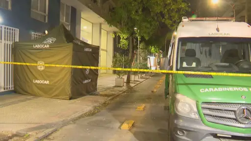 Femicidio en Santiago Centro: joven de 21 años es asesinada por su expareja que murió tras caer desde piso 10