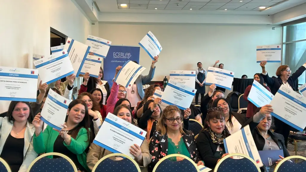 Certifican a 77 cuidadoras de adultos mayores en Los Ángeles, Diario La Tribuna