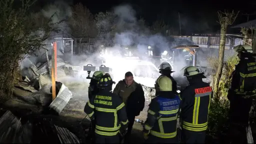  Dos viviendas completamente destruidas por incendio en Los Ángeles