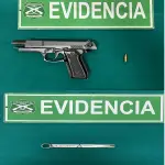 Carabineros incautó una pistola a fogueo y un elemento comúnmente utilizado para cometer delitos., Cedida