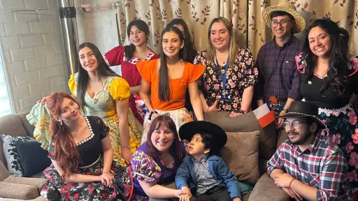 Fiestas Patrias a domicilio: la tradición del 18 llega a 40 niños gracias a la Escuela Hospitalaria