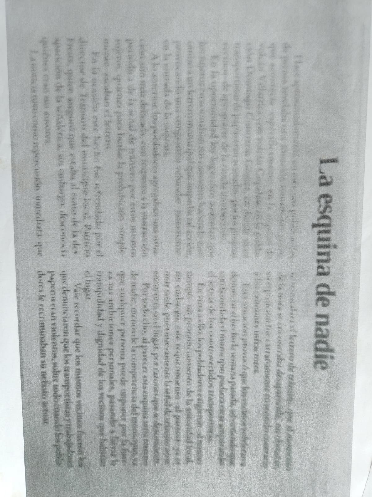 La fotografía del antiguo recorte de prensa, compartida por la denunciante, muestra un artículo de Diario La Tribuna de años anteriores, sin fecha precisa. Su título es La esquina de nadie, y aborda una problemática similar a la situación actual denunciada. / Cedida