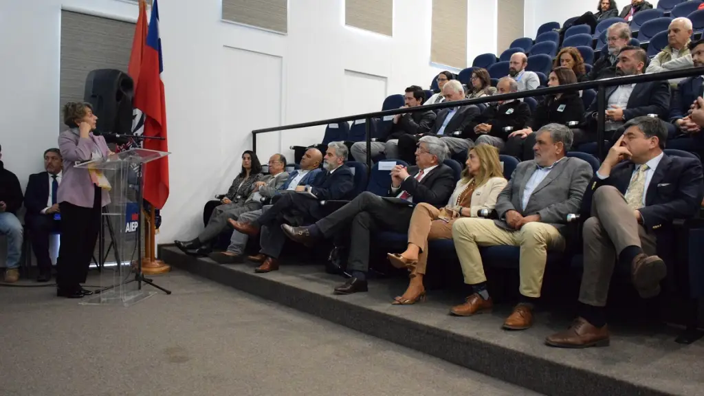 La titular del MOP encabezó el seminario “Desafíos y Oportunidades” donde se abordaron las obras proyectadas para el Biobío,