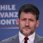 Si se declara culpable, la autoridad será destituida y queda inhabilitada para ejercer cargos públicos por cinco años., contexto