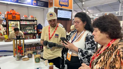 Cooperativa Bee Queen Chile lidera representación apícola regional en Espacio Food & Service 2025