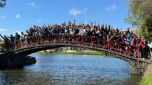 Éxito rotundo: Pancho Saavedra convocó a más de 200 personas en corrida espontánea en Los Ángeles