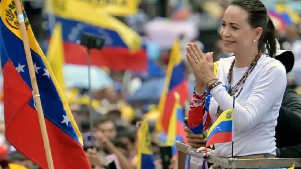 La opositora venezolana María Corina Machado fue reconocida con el Premio Nobel de la Paz 2025 por su defensa de la democracia y los derechos civiles frente al régimen de Nicolás Maduro., Getty Images