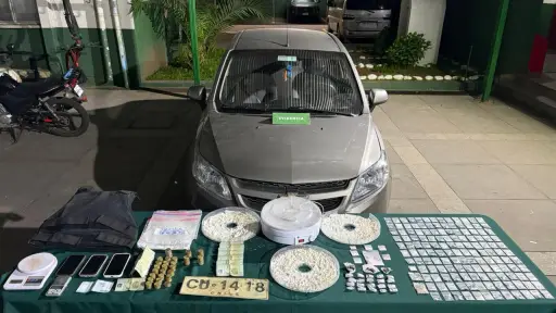 Operativo culmina el decomiso de droga, vehículos y chaleco antibalas en Los Ángeles