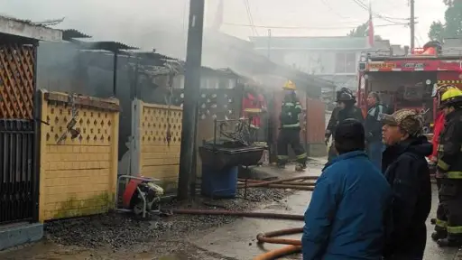 Madre e hija mueren en incendio que afectó tres viviendas en Angol