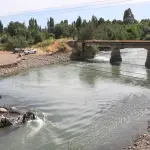 En enero, el alcalde de Los Ángeles se reunió en el Puente Calderones con autoridades del MOP para analizar soluciones en el río Duqueco y la Ruta Q-61.