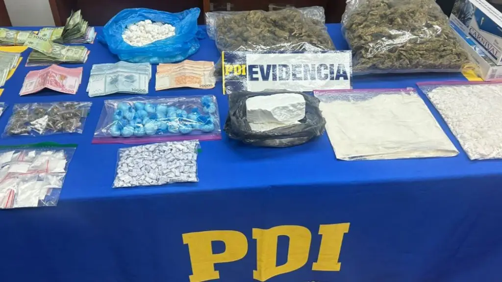 Droga y dinero en efectivo están dentro de las especies incautadas tras un operativo en Lota., PDI Biobío