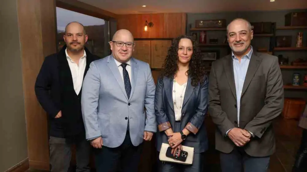 Renato Gaggero, editor de El Líbero; Guido Rodriguez, gerente general de Empresa Periodística Biobío; Yanira Lara, directora de VC Magazine y Federico Ehrenfeld, cofundador de Kafe. | ANP